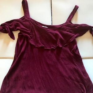 Cold shoulder maroon top